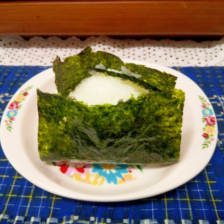 こんにゃくきくらげ昆布のおにぎり